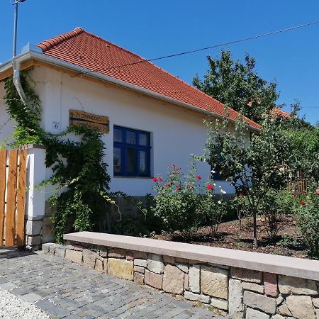 Csenduelo Vendeghaz Apartment Noszvaj Bagian luar foto