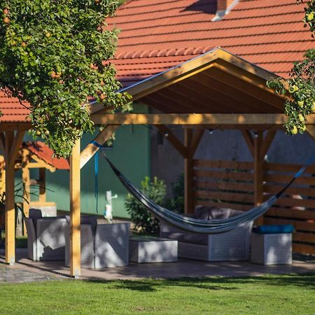 Csenduelo Vendeghaz Apartment Noszvaj Bagian luar foto