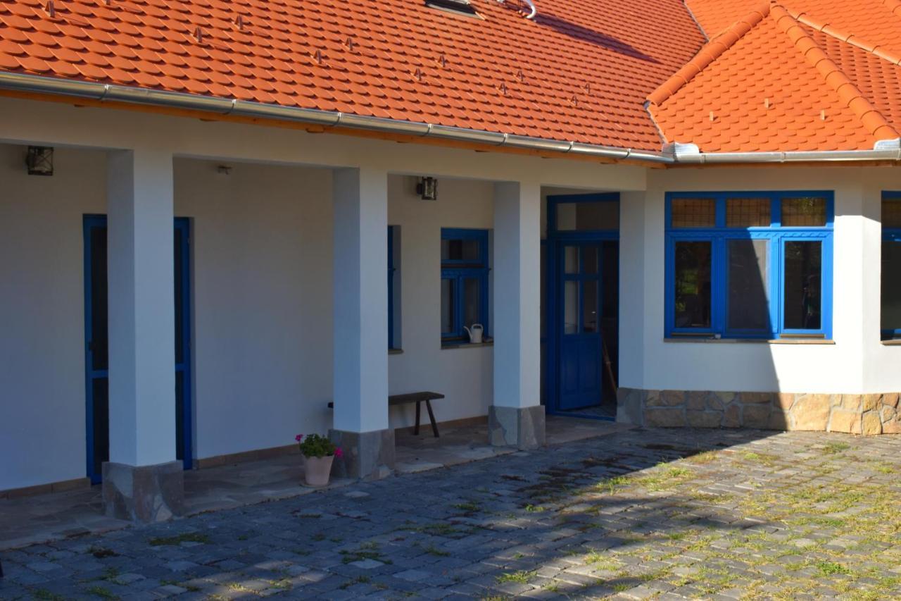 Csenduelo Vendeghaz Apartment Noszvaj Bagian luar foto